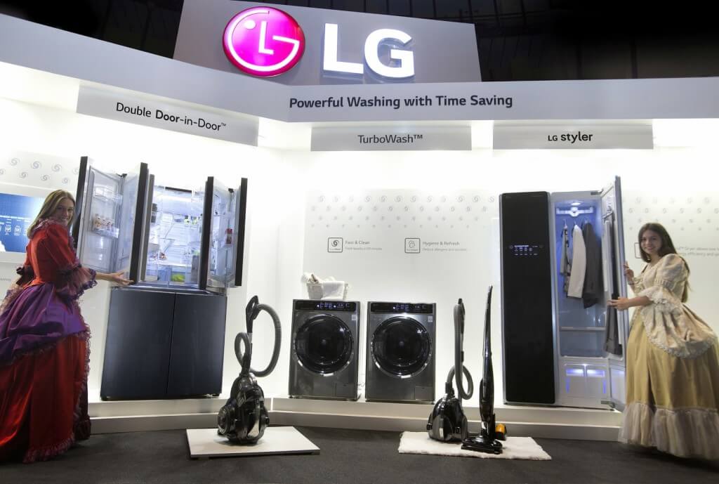 03_LG_Introducing_its_new_collection_of_home_appliances_at_LG_InnoFest_Europe_held_in_Lisbon (Large)