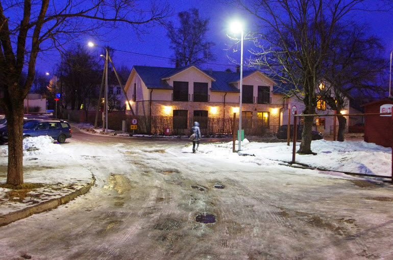 Veebruari teisel nädalal lülitati Keilas sisse esimesed LED-valgustid. Sellega on igas seitsmes linnas üleval esimesed töötavad projektilambid.