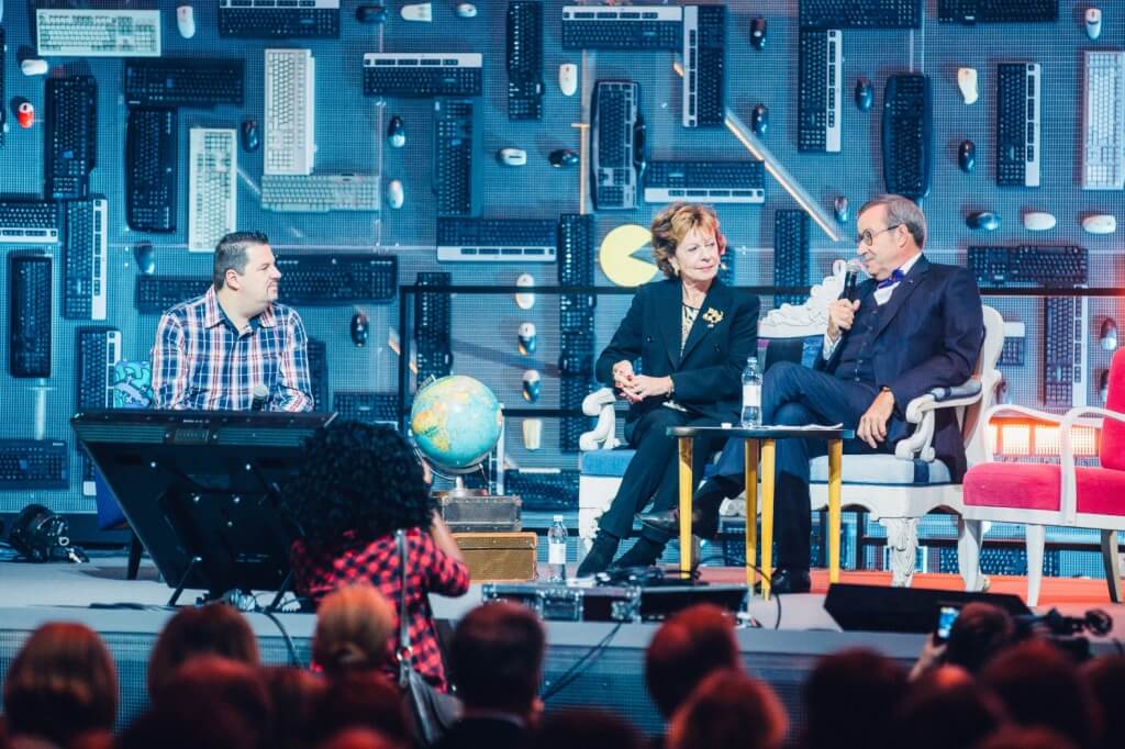 President Ilves arutles Slushil koos endise Euroopa Komisjoni digivoliniku Neelie Kroesiga ühtse digituru tuleviku üle Foto Jussi Hellsten/Slush