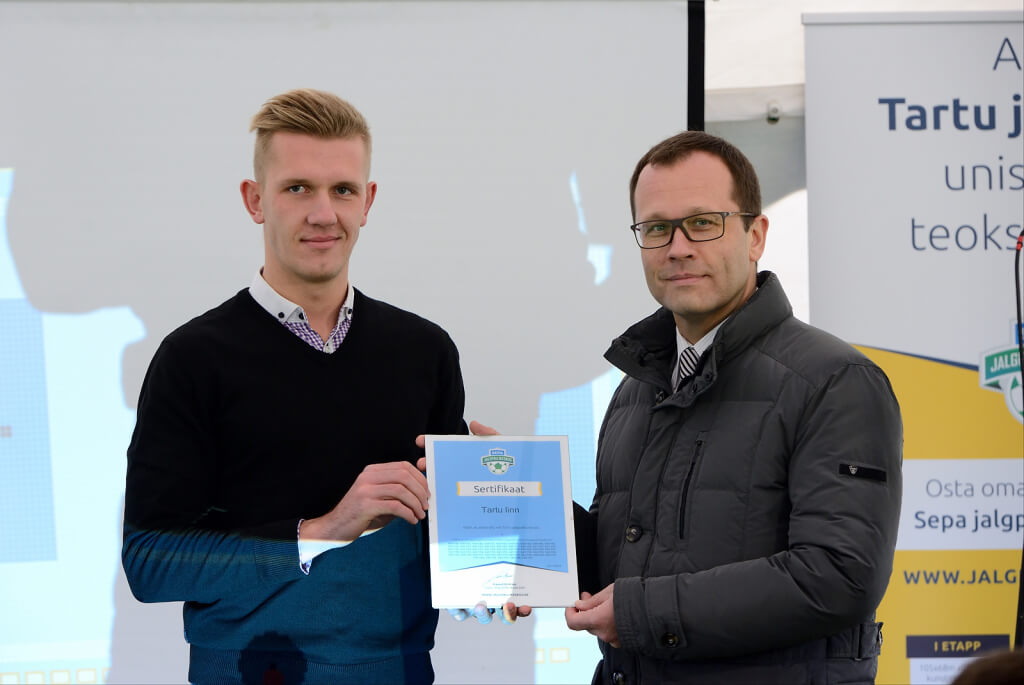 Kampaania eestvedaja Kaarel Kiidron ja Tartu linnapea Urmas Klaas Foto: Imre Pühvel / JK Tammeka