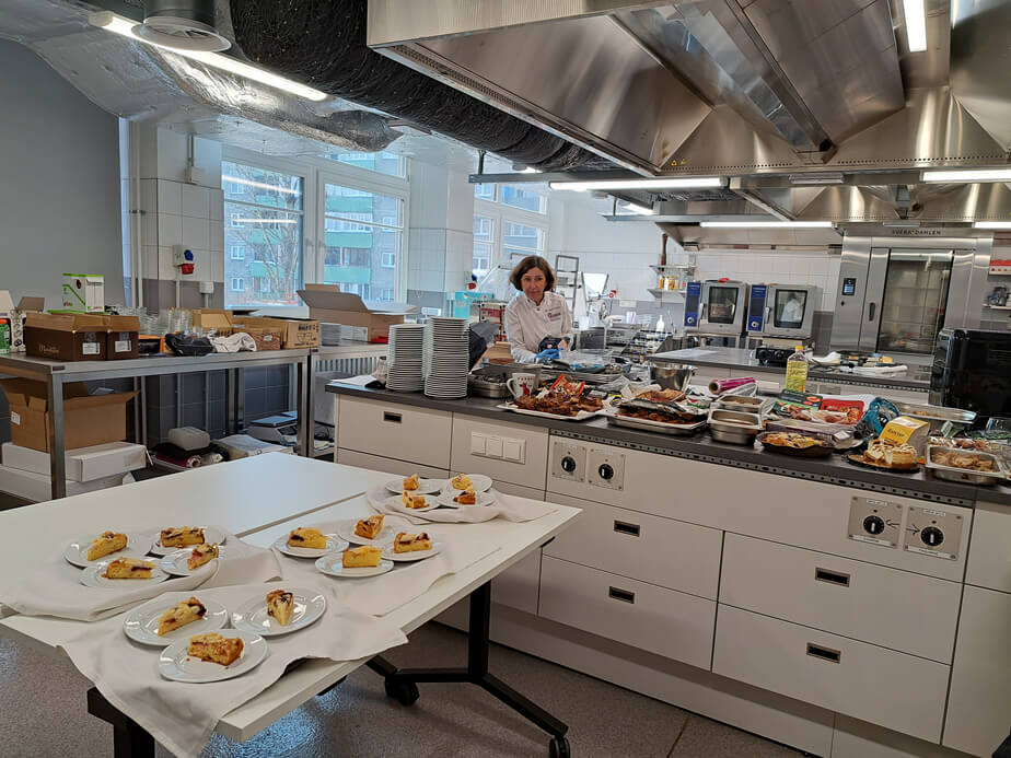 Köögis tehakse hindamiskomisjonile ettevalmistusi (Foto Toiduliit)