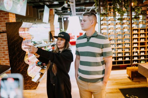 Ohtu-saade-Elamus-Bowling-Foto-Joosep-Ints-046-Monika-Kuzmina-Juri-Butsakov