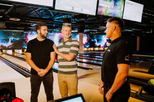 Ohtu-saade-Elamus-Bowling-Foto-Joosep-Ints-072-Robert-Rool-Juri-Butsakov-Kert-Truus