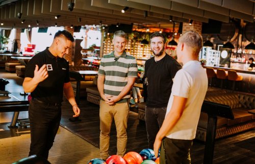 Ohtu-saade-Elamus-Bowling-Foto-Joosep-Ints-096-Kert-Truus-Juri-Butsakov-Robert-Rool-Ott-Tanak