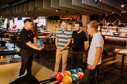 Ohtu-saade-Elamus-Bowling-Foto-Joosep-Ints-098-Kert-Truus-Juri-Butsakov-Robert-Rool-Ott-Tanak
