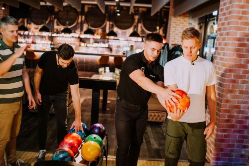 Ohtu-saade-Elamus-Bowling-Foto-Joosep-Ints-099-Juri-Butsakov-Robert-Rool-Kert-Truus-Ott-Tanak