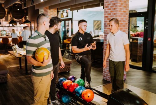Ohtu-saade-Elamus-Bowling-Foto-Joosep-Ints-104-Juri-Butsakov-Robert-Rool-Kert-Truus-Ott-Tanak