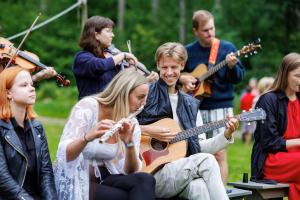 Curly-Strings-Ule-ilma-10-Foto-Pressimaterjalid-01