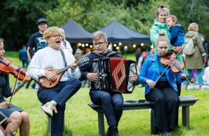 Curly-Strings-Ule-ilma-10-Foto-Pressimaterjalid-02