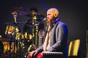I-Am-Alive-Foto-Silver-Siilak-001