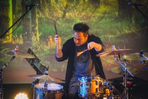 I-Am-Alive-Foto-Silver-Siilak-021