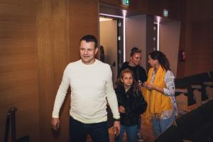 I-Am-Alive-Foto-Silver-Siilak-075