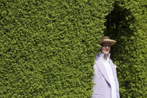 No. 15 Manolo looking through hedge