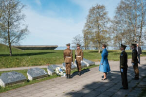 President Kaljulaid asetas pärjad (Foto Vabariigi Presidendi Kantselei Mattias Tammet) (14)