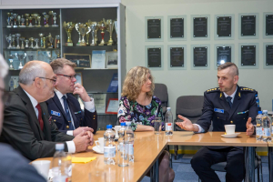 President-Alar-Karis-prefektuuri-kulastus-Foto-Reigo-Teervalt-003