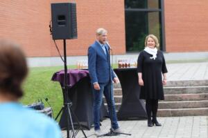 Ugala publikupreemia „Kuldõun“ üleandmine ning õunaaia istutamine (Foto Heigo Teder) (100)