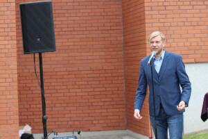 Ugala publikupreemia „Kuldõun“ üleandmine ning õunaaia istutamine (Foto Heigo Teder) (101)