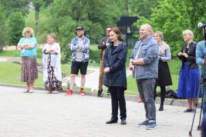Ugala publikupreemia „Kuldõun“ üleandmine ning õunaaia istutamine (Foto Heigo Teder) (107)