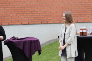 Ugala publikupreemia „Kuldõun“ üleandmine ning õunaaia istutamine (Foto Heigo Teder) (108)