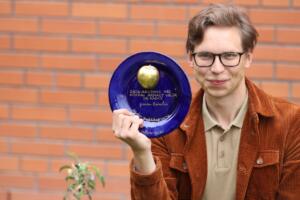 Ugala publikupreemia „Kuldõun“ üleandmine ning õunaaia istutamine (Foto Heigo Teder) (130)