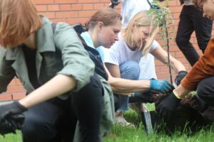 Ugala publikupreemia „Kuldõun“ üleandmine ning õunaaia istutamine (Foto Heigo Teder) (19)