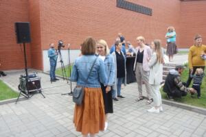 Ugala publikupreemia „Kuldõun“ üleandmine ning õunaaia istutamine (Foto Heigo Teder) (38)