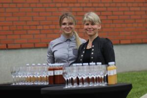 Ugala publikupreemia „Kuldõun“ üleandmine ning õunaaia istutamine (Foto Heigo Teder) (48)