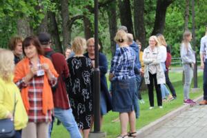 Ugala publikupreemia „Kuldõun“ üleandmine ning õunaaia istutamine (Foto Heigo Teder) (86)