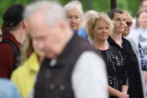 Ugala publikupreemia „Kuldõun“ üleandmine ning õunaaia istutamine (Foto Heigo Teder) (87)