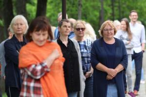 Ugala publikupreemia „Kuldõun“ üleandmine ning õunaaia istutamine (Foto Heigo Teder) (88)