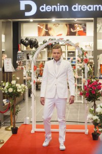 Moeshow038