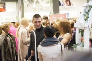 Moeshow072
