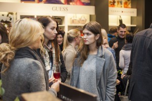 Moeshow084