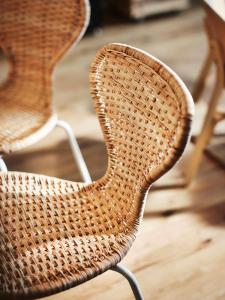 Round-shapes-natural-materials
