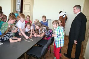paalalinna-kooli-2-klass-maavalitsuses-044