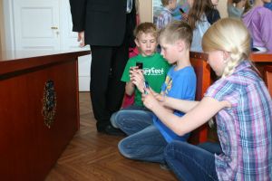paalalinna-kooli-2-klass-maavalitsuses-056