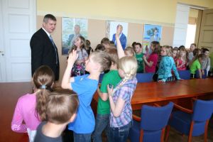 paalalinna-kooli-2-klass-maavalitsuses-058