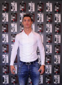 186607015DD007_CR7_by_Crist